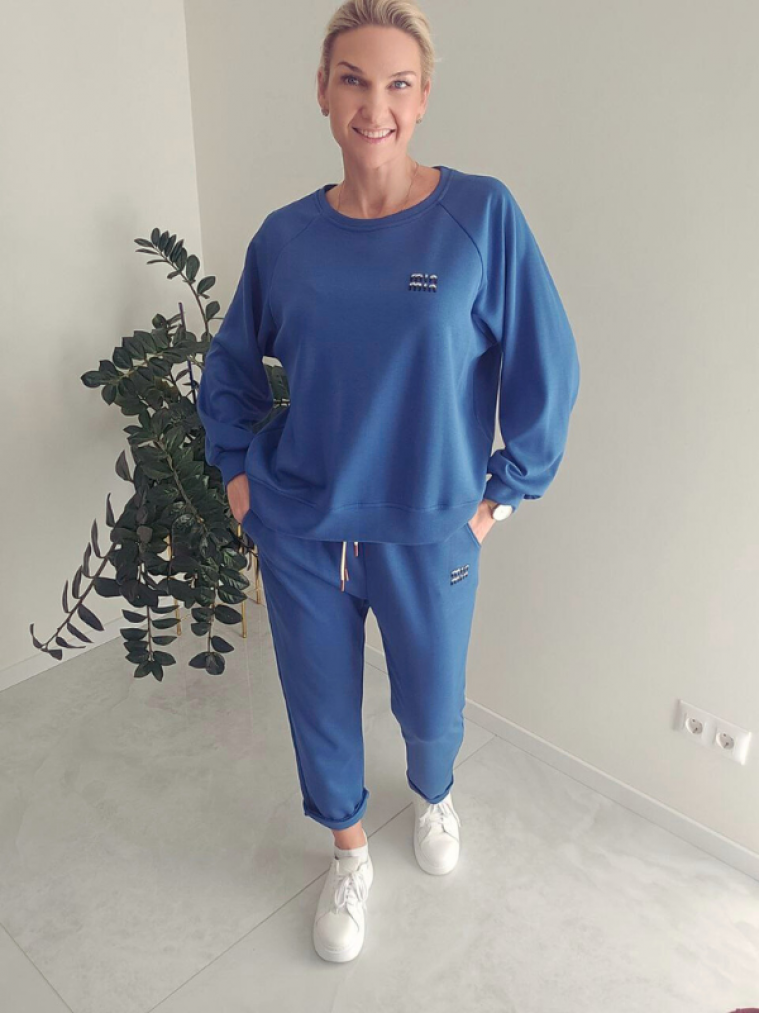 Moteriškas sportinis kostiumėlis su dekoru – mėlynas